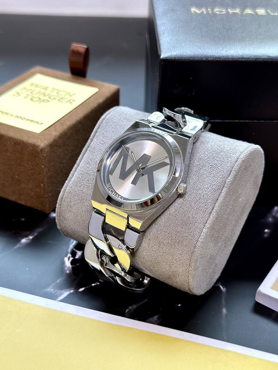 Hublot Classic Fusion Quartz – Rose Gold Case with Black Leather Strap